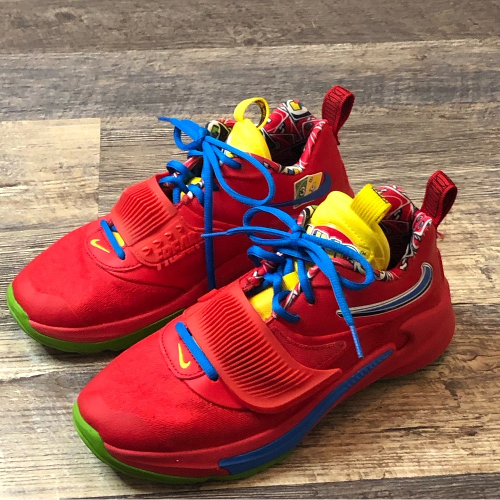 Uno x Nike Zoom Freak 3 Photo Red basketball - Size 6Y EUC worn once